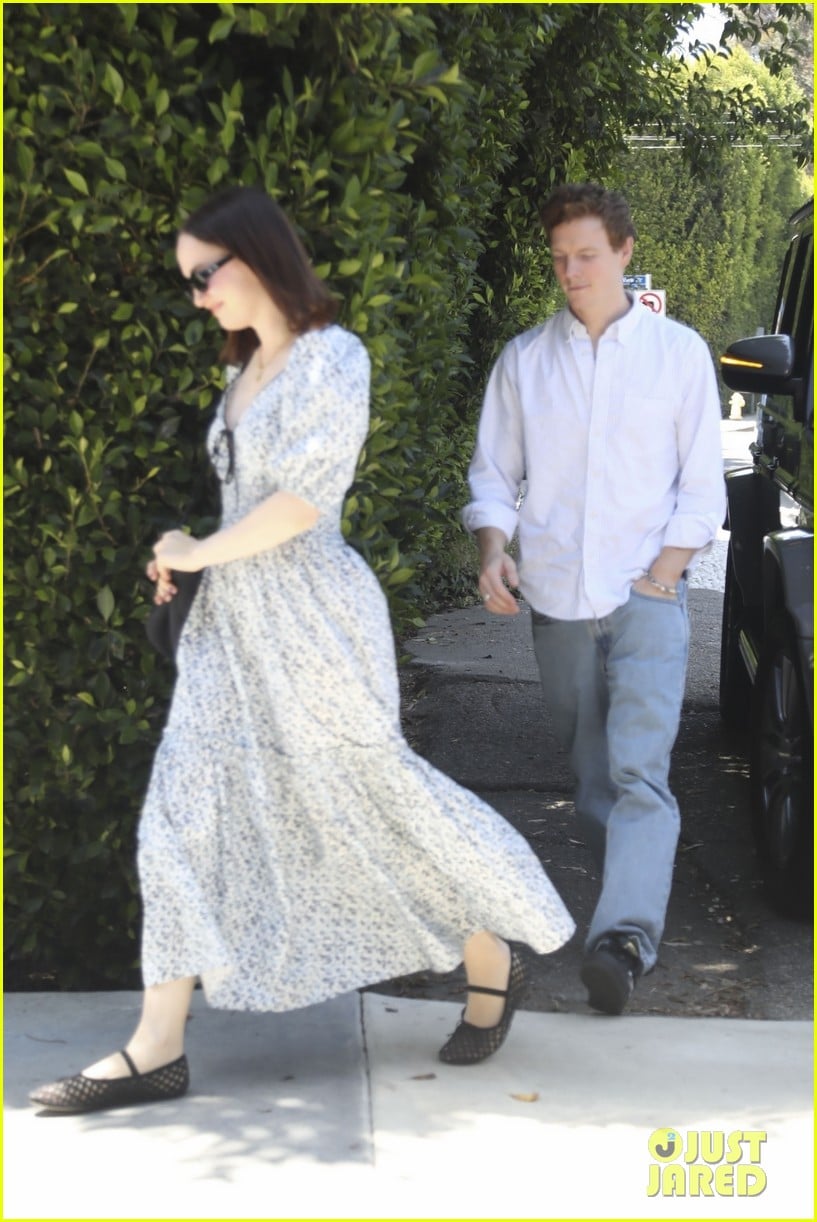 Maude Apatow & Boyfriend Patrick Gibson Spotted in Rare Outing Together(01)