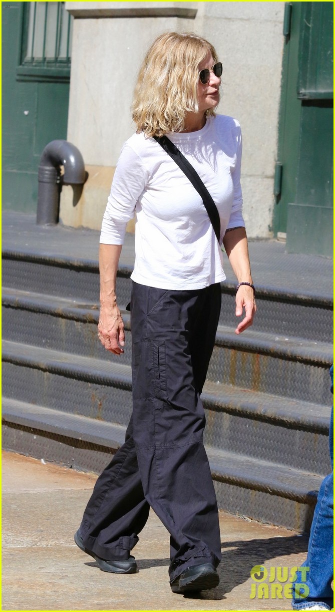 Meg Ryan Steps Out to Do Some Shopping with Daughter Daisy in NYC