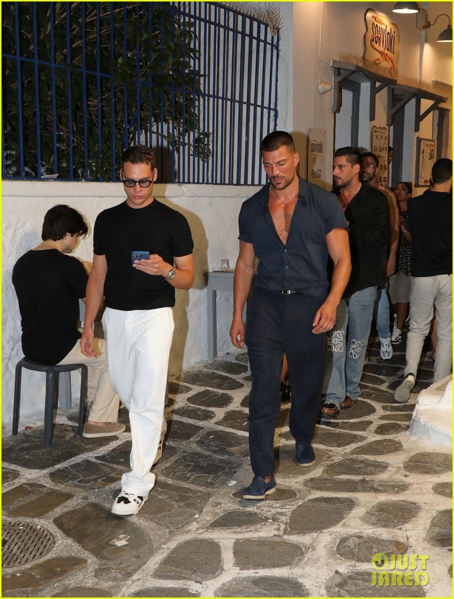 ‘365 Days’ Actors Michele Morrone & Simone Susinna Reunite for Night