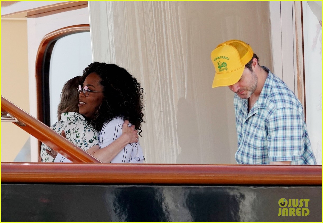 Oprah Winfrey & Gayle King Spotted Vacationing with Broadway Actor ...