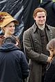 sam heughan caitriona balfe get into characer filming outlander season 8 03