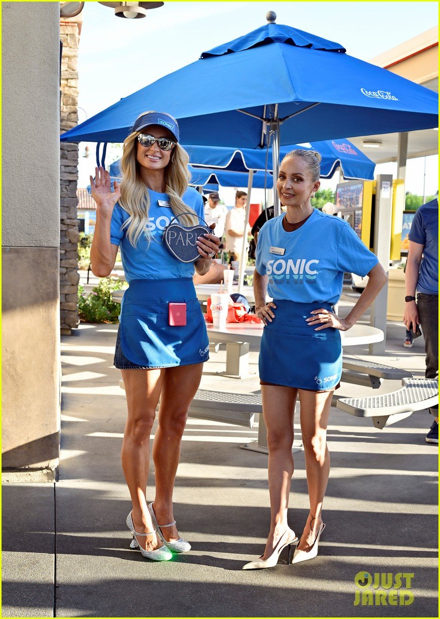 'Simple Life' Reboot Begins Filming Nicole Richie Wears Hot Dog Suit