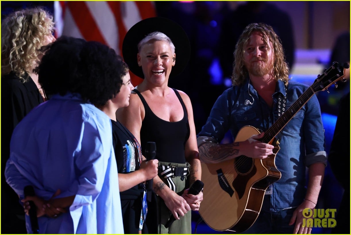 Pink daughter willow hart perform what about us together at dnc