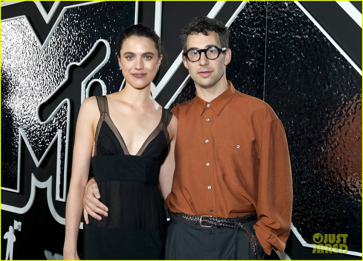 Jack Antonoff & Wife Margaret Qualley Make Rare Red Carpet Appearance