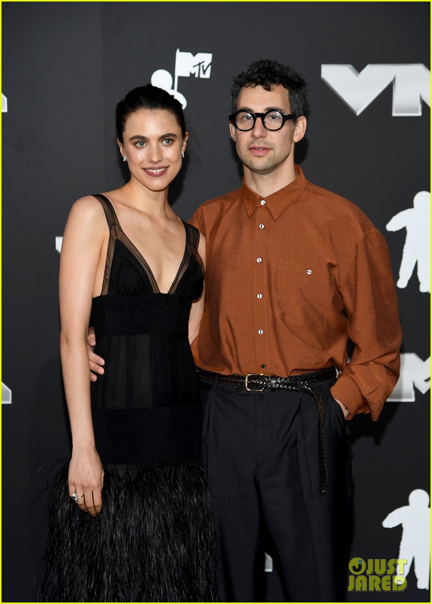 Jack Antonoff & Wife Margaret Qualley Make Rare Red Carpet Appearance