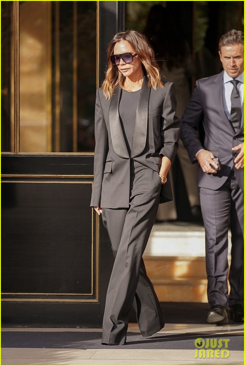 Victoria Beckham's Full Family, Including All 4 Kids, Support Her at