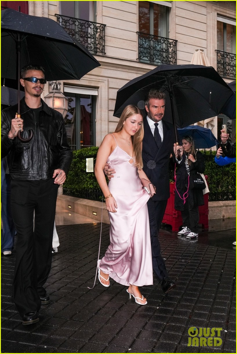 Victoria Beckham's Full Family, Including All 4 Kids, Support Her at