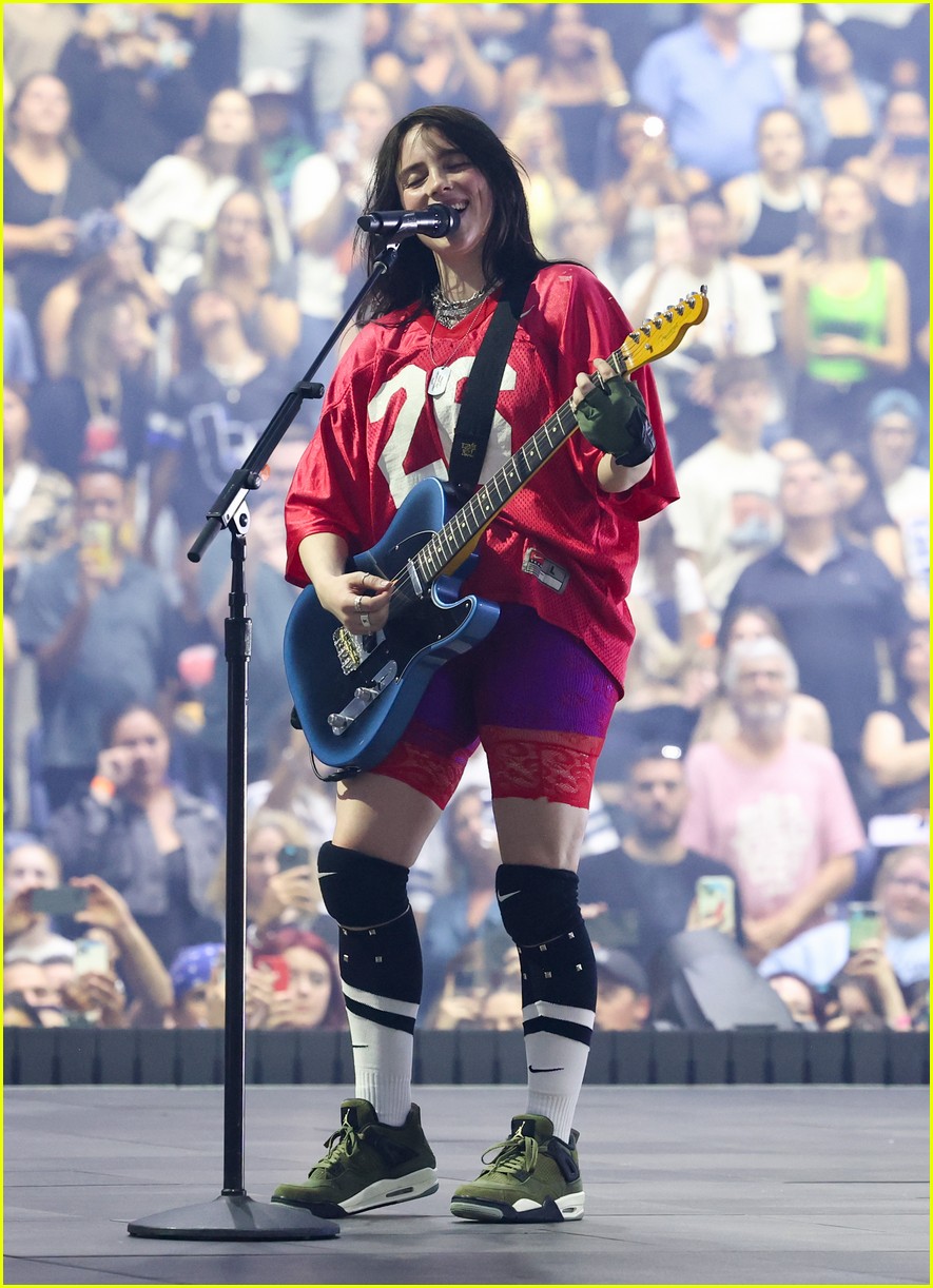 ミュージシャン HIT ME HARD AND SOFT Billie Eilish tour 736a4395-a9ab-40f8-8b1e-