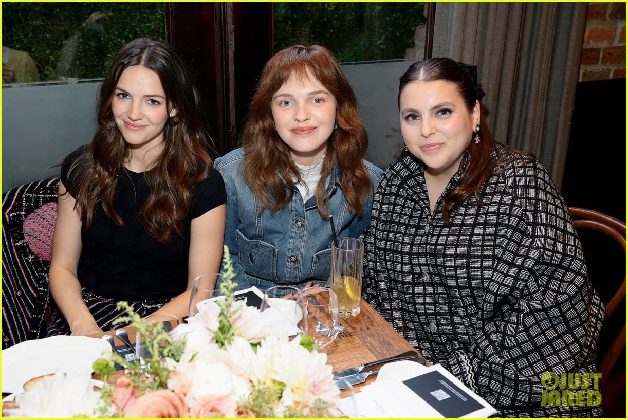 Leslie Mann & Maude Apatow Enjoy MotherDaughter Outing at Tribeca(02)