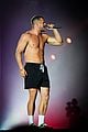 dan reynolds shirtless rock in rio 03