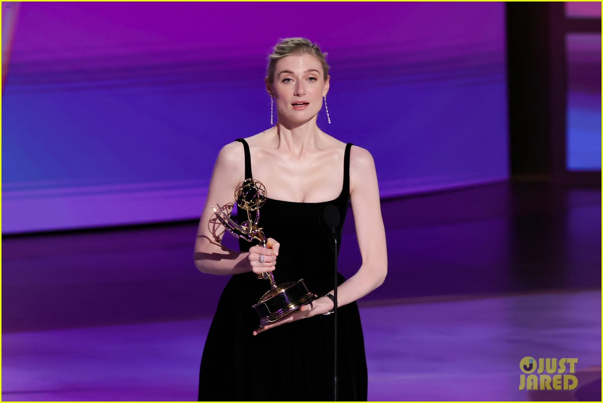 Elizabeth Debicki Picks Up First Win for 'The Crown' at Emmy Awards
