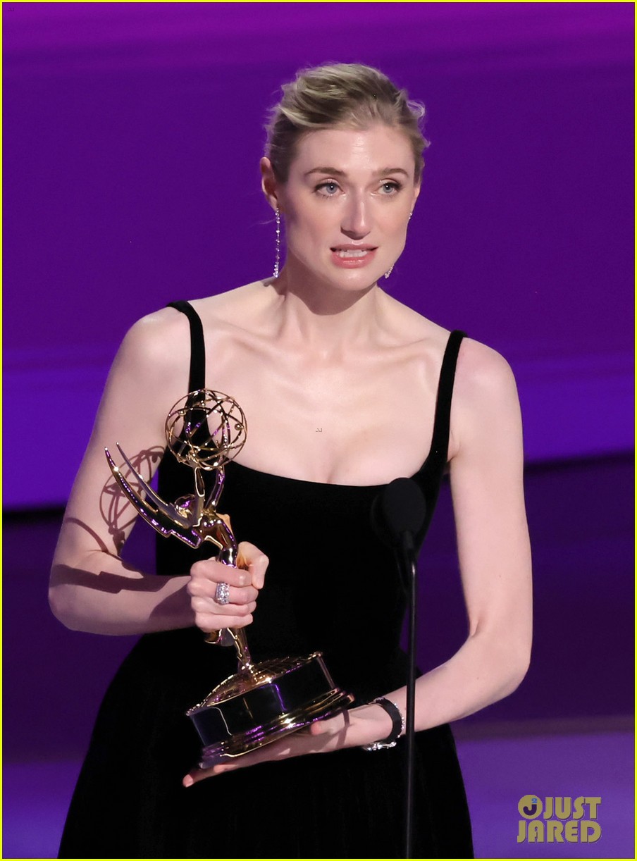 Elizabeth Debicki Picks Up First Win for 'The Crown' at Emmy Awards