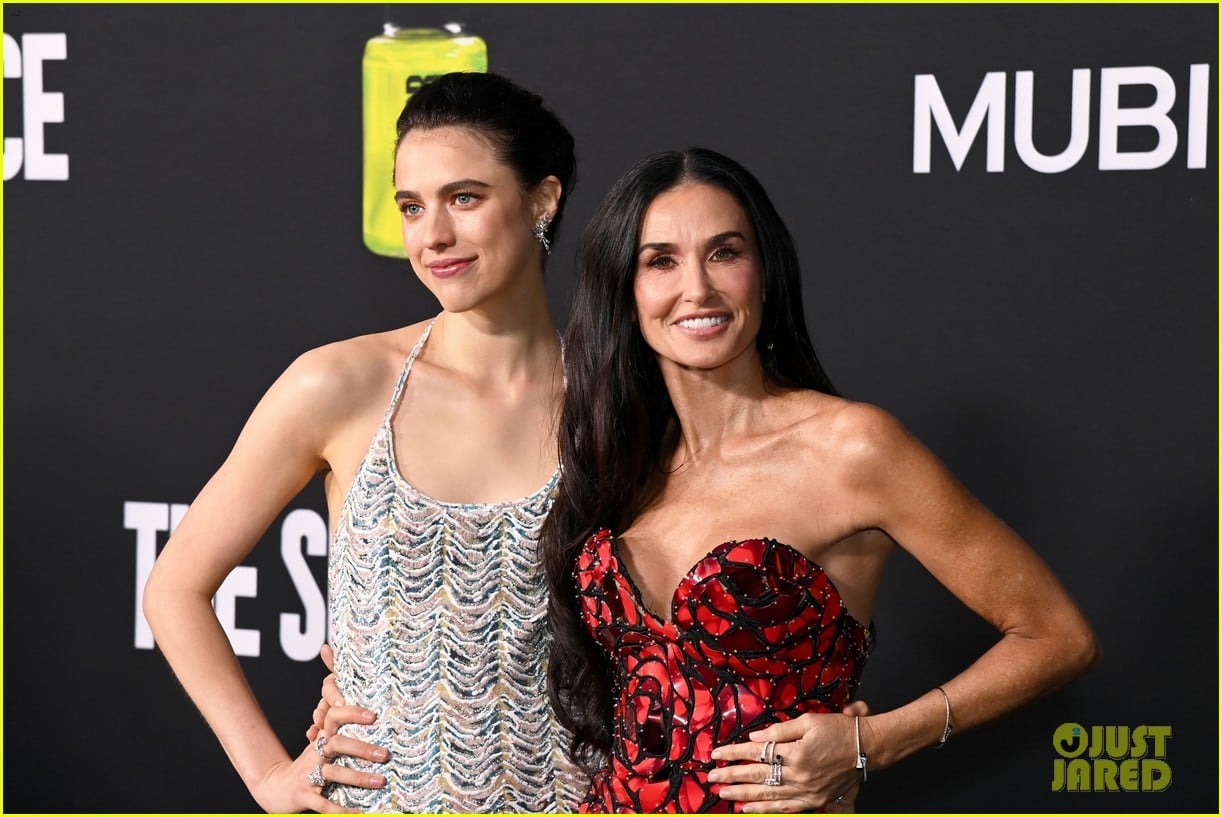 Demi Moore Gets Support from Her Three Daughters at 'The Substance' L.A(02)