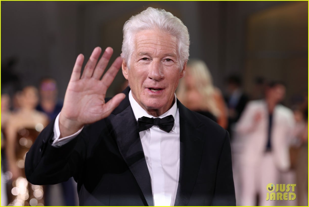 Richard Gere Reveals Improvised Scene In 'Pretty Woman,' Jokes His(02)