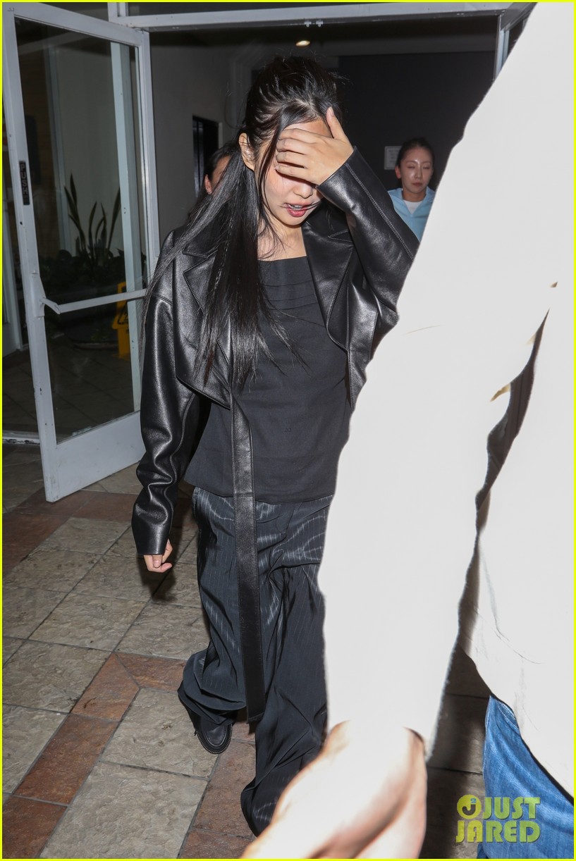 BLACKPINK's Jennie Grabs Sushi Dinner With Friends After Solo