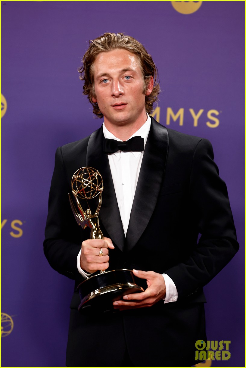Emmys Producers Explain Why Jeremy Allen White Was Bleeped Here's(01)