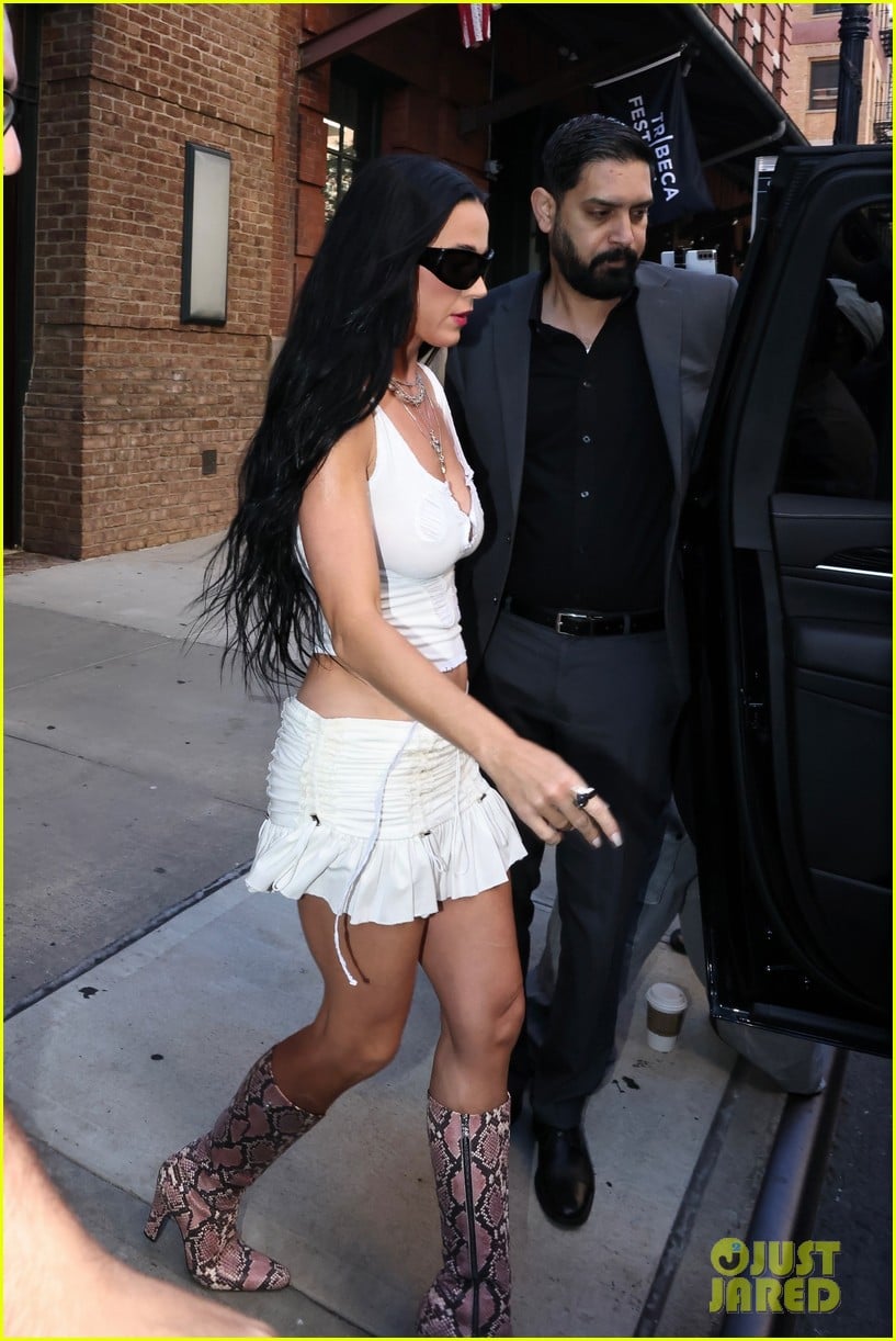 Katy Perry Reacts to Orlando Bloom Seemingly Checking Out Kim