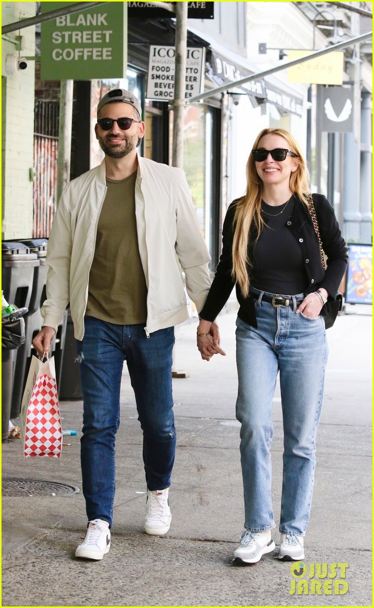 lindsay lohan all smiles bader shammas 025076572