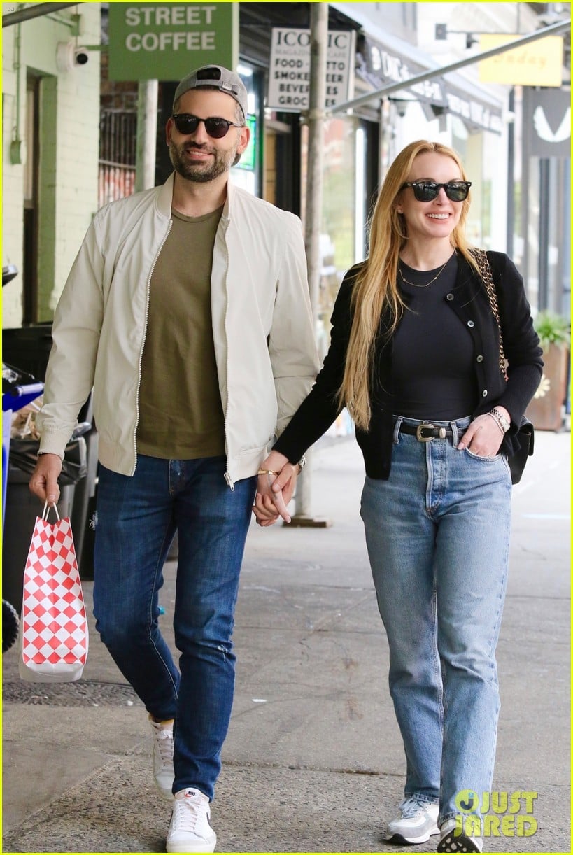 lindsay lohan all smiles bader shammas 045076574