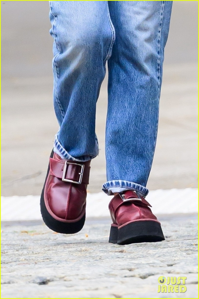 Blake Lively & Ryan Reynolds Coordinate Looks During Afternoon Out in