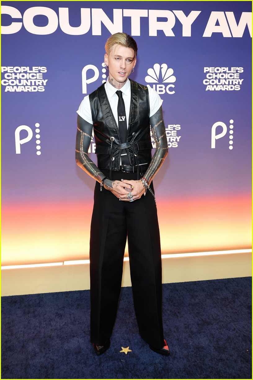 Machine Gun Kelly Bares His Full Arm Tattoos on People's Choice Country ...