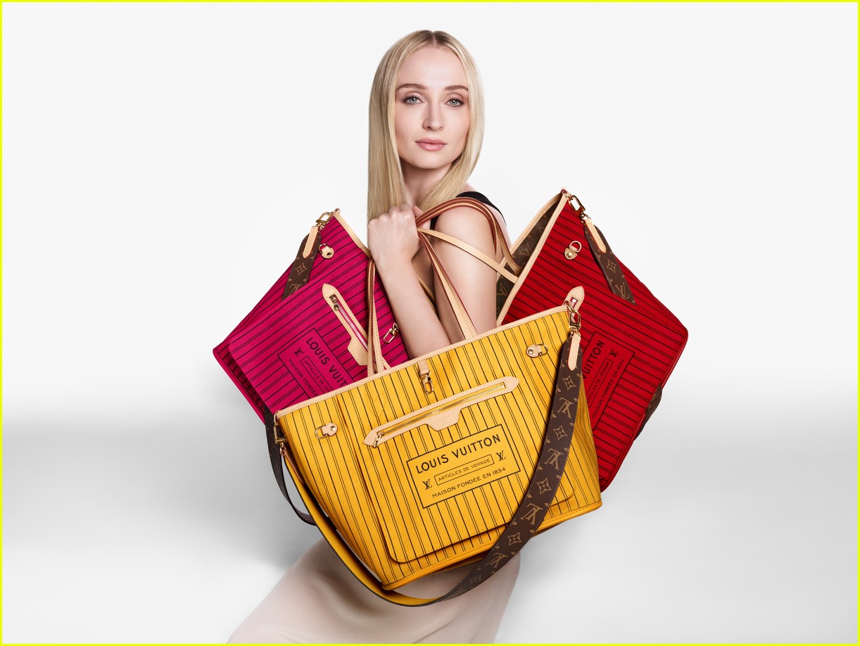 Sophie Turner Highlights Versatility of Louis Vuitton's Neverfull