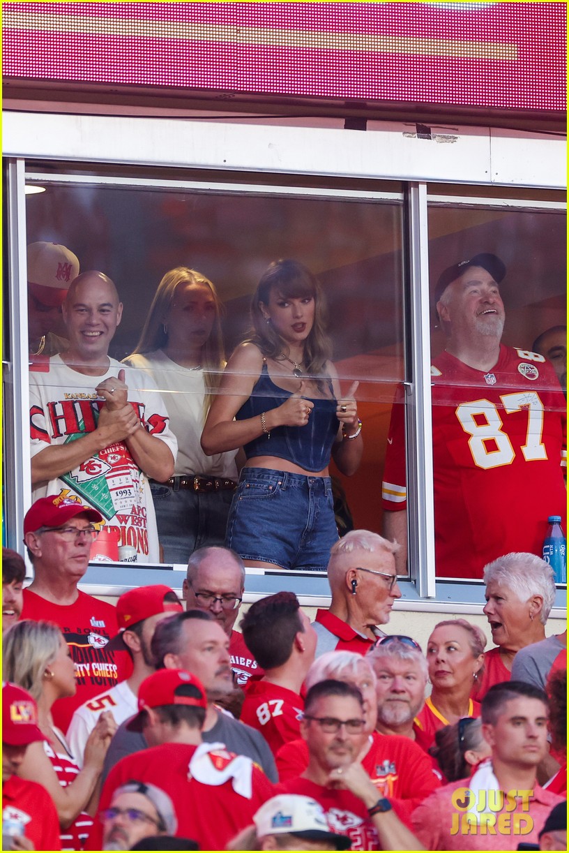Inside Taylor Swift s Suite At Chiefs Ravens Game Who s She Sitting inside-taylor-swift-s-suite-at-chiefs-ravens-game-who-s-she-sitting