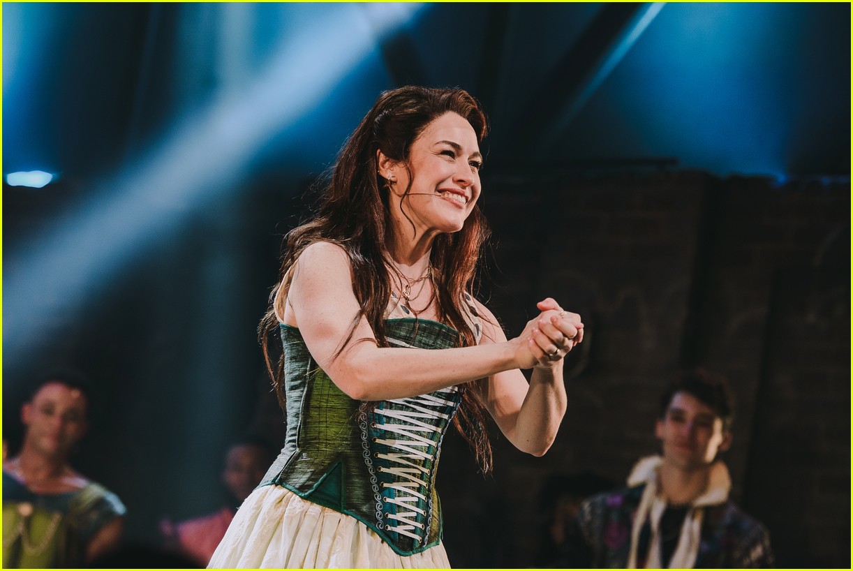 Alison Luff, Charli D'Amelio & More Make Their Debuts In '& Juliet