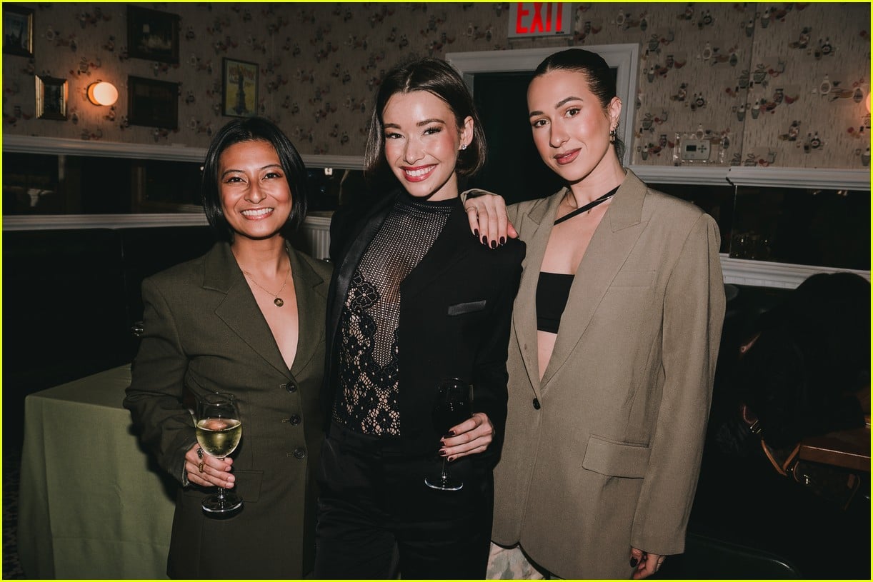 Alison Luff, Charli D'Amelio & More Make Their Debuts In '& Juliet