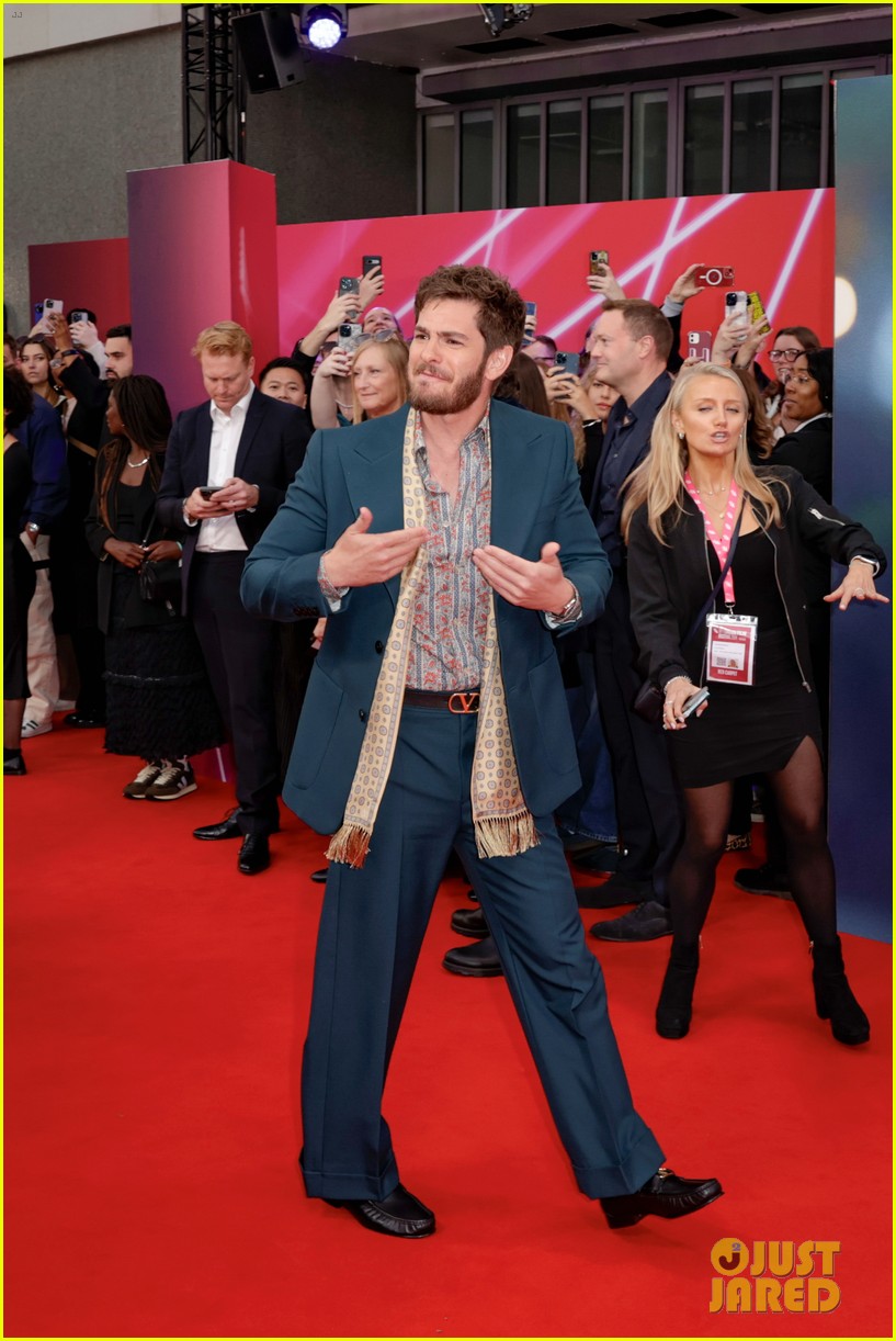 Andrew Garfield Poses With Florence Pugh Cut Out & His Onscreen