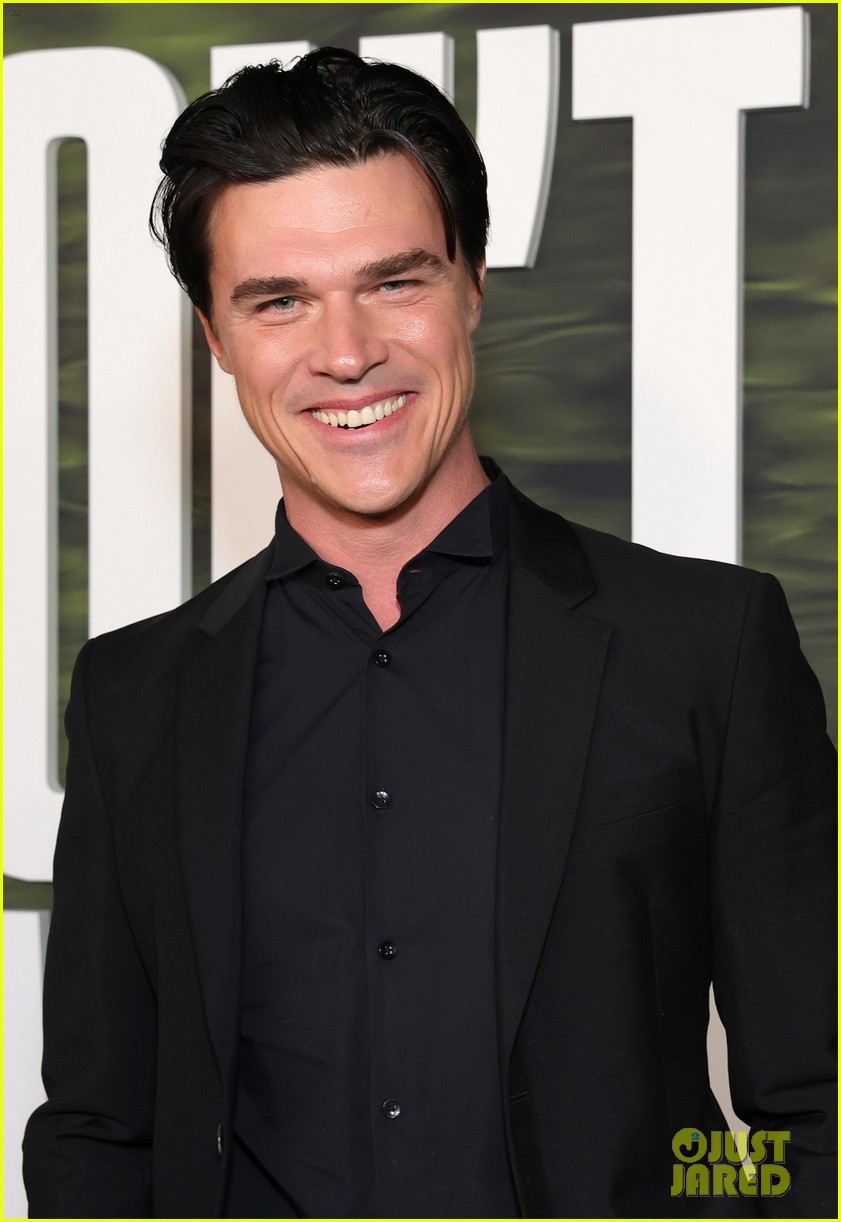 kelsey asbille finn wittrock dont move premiere 045090197