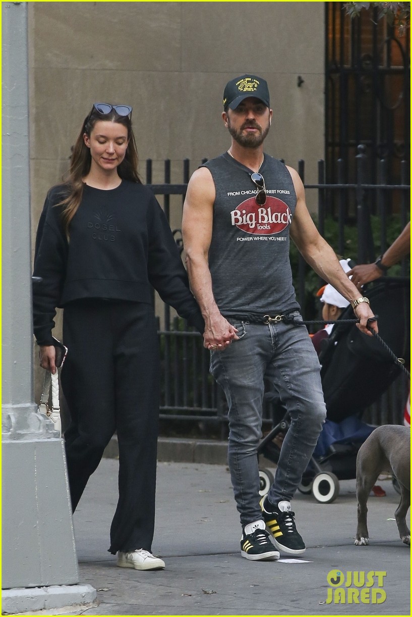 Justin Theroux & Fiancee Nicole Brydon Bloom Hold Hands While Walking