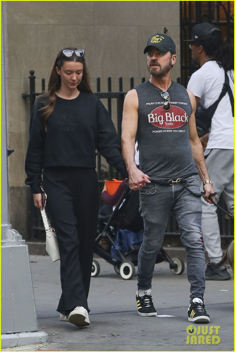 Justin Theroux & Fiancee Nicole Brydon Bloom Hold Hands While Walking