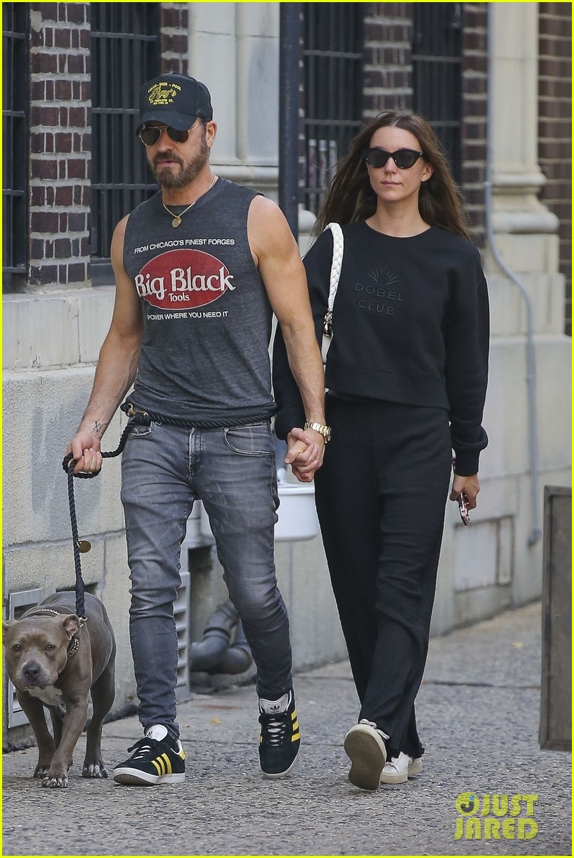 Justin Theroux & Fiancee Nicole Brydon Bloom Hold Hands While Walking