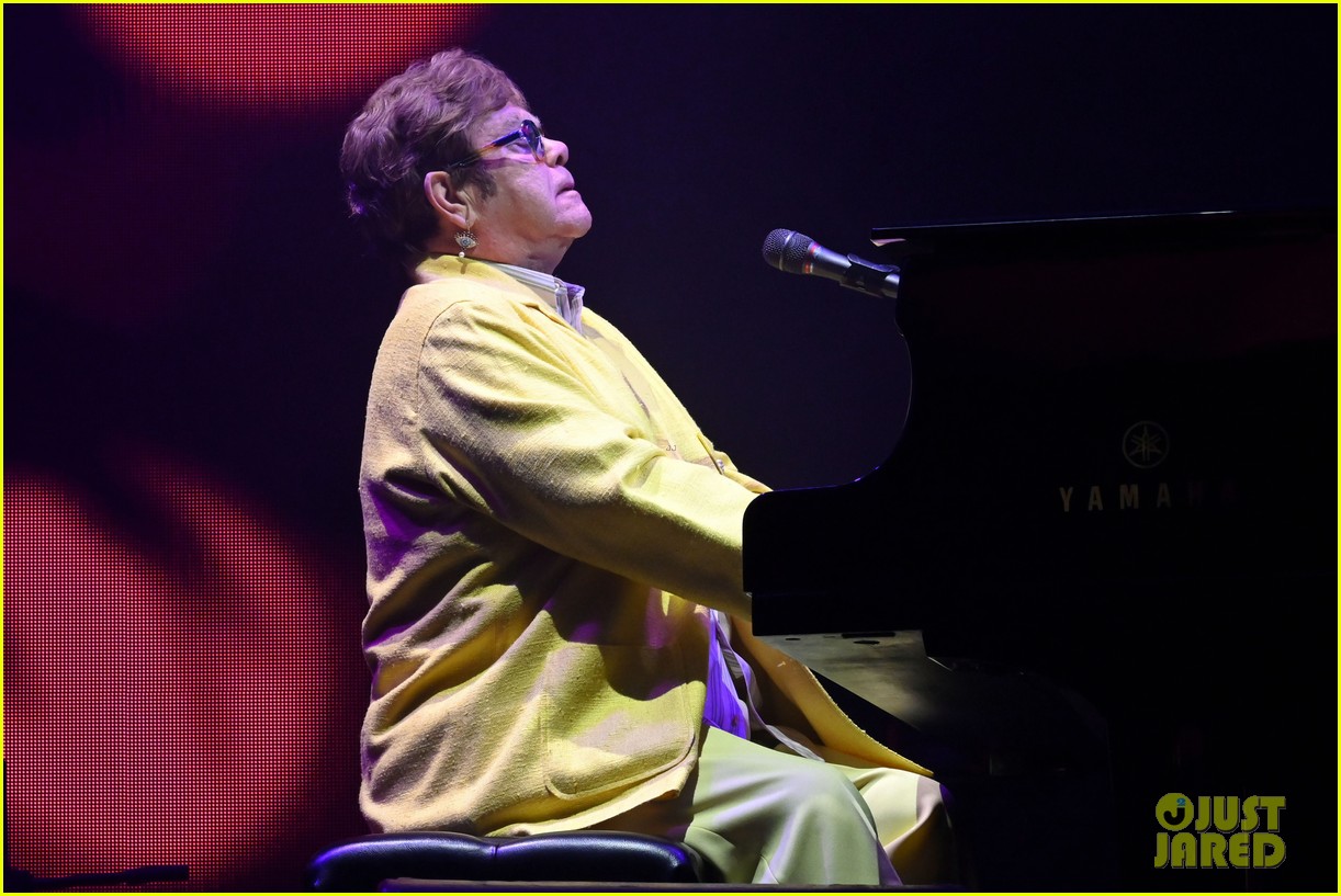 Celine Dion Makes Surprise Public Appearance, Talks 'Hope' in First