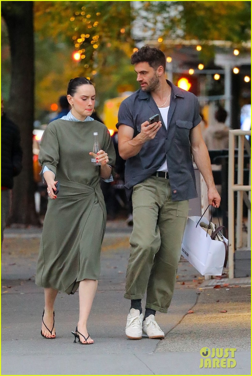 Daisy Ridley & Husband Tom Bateman Enjoy Day Out in NYC Before She's