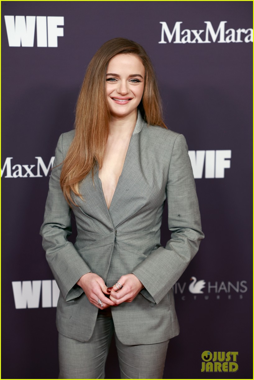 Joey King's Top Pops Open in Hilarious Moment While Accepting Face