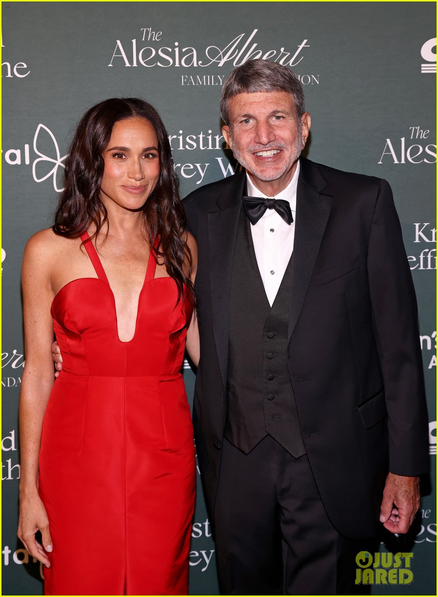 Meghan Markle Makes Surprise Appearance at Children’s Hospital Los 