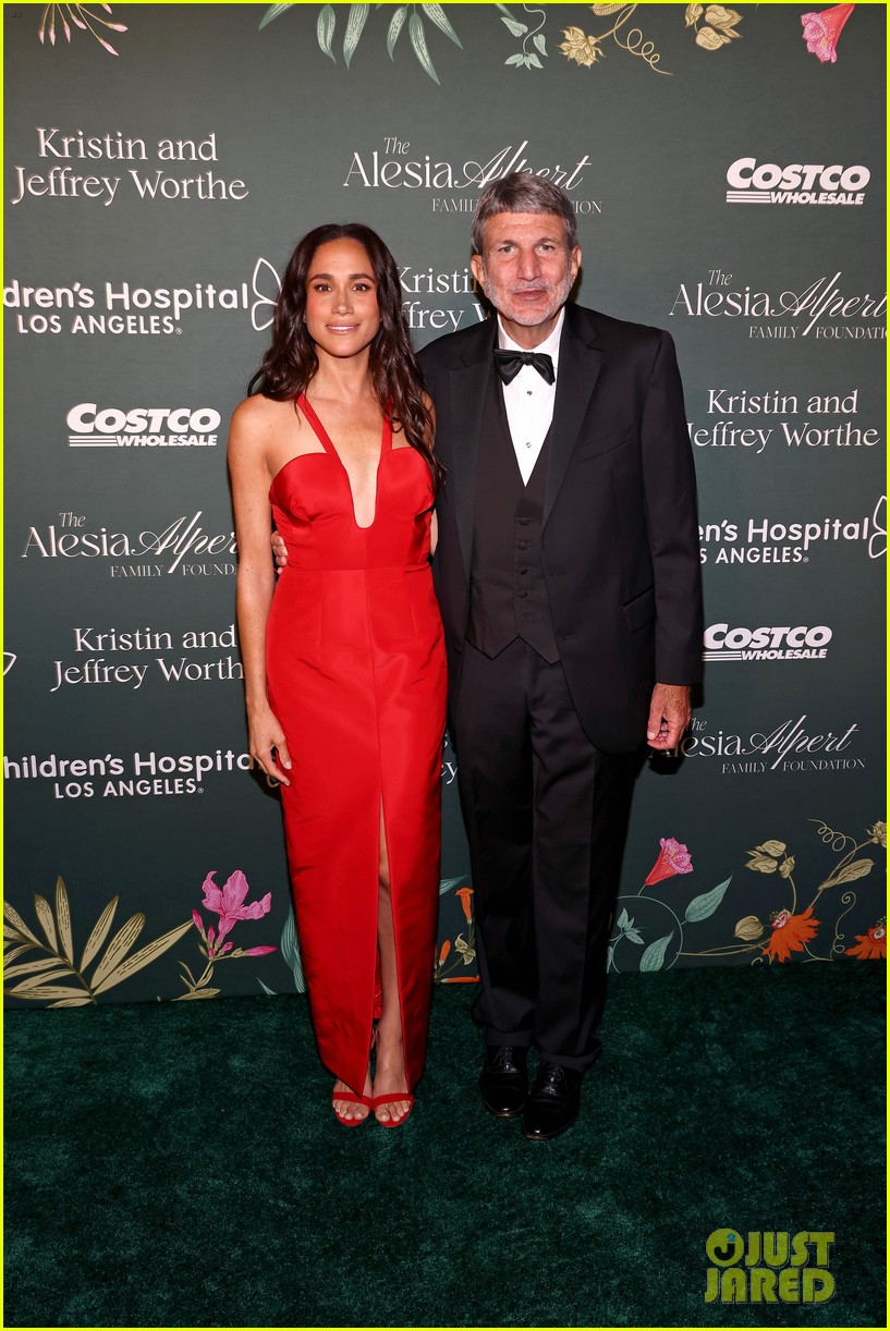 Meghan Markle Makes Surprise Appearance at Children’s Hospital Los 