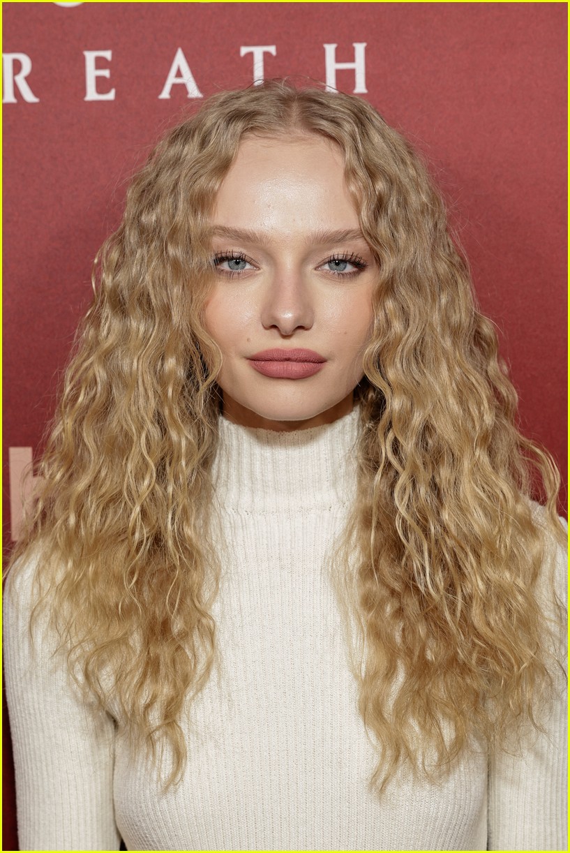 Sarah Paulson Gets Partner Holland Taylor's Support at 'Hold Your