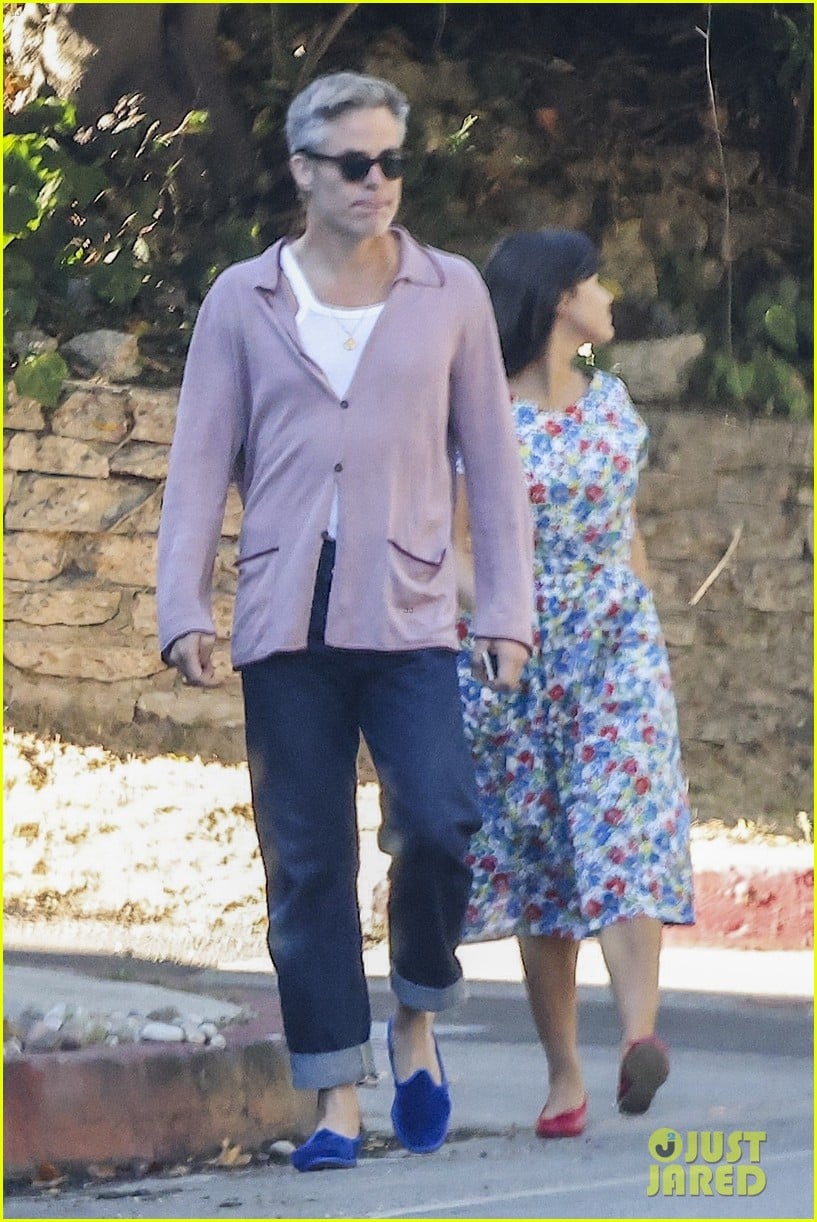 Chris Pine Spotted with His Mystery Girlfriend in L.A. After Their(02)