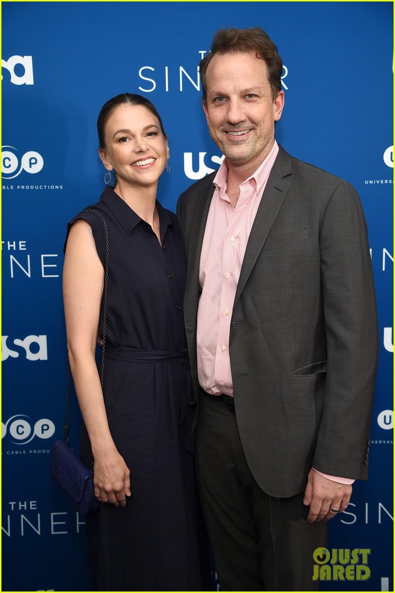 Broadway Star Sutton Foster Files for Divorce from Husband Ted Griffin(01)