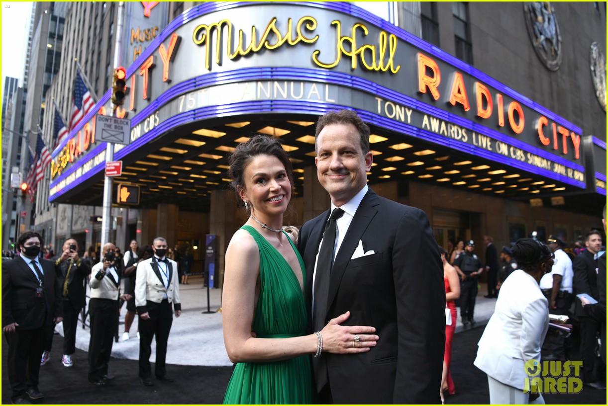 Broadway Star Sutton Foster Files for Divorce from Husband Ted Griffin