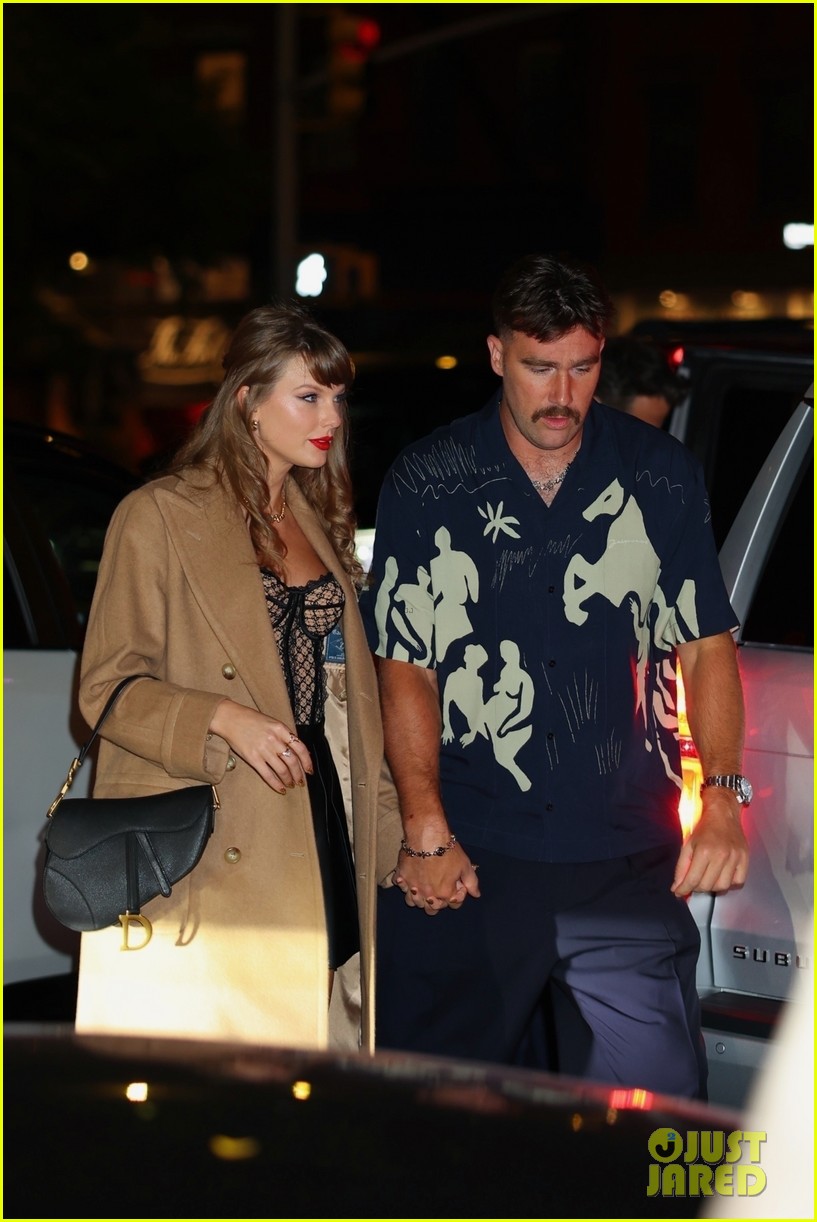 Taylor Swift & Travis Kelce Go On Double Date With Blake Lively & Ryan
