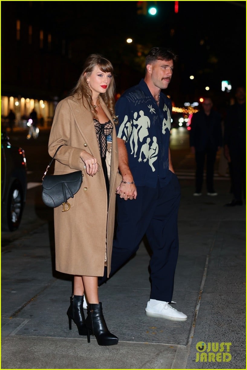 Taylor Swift & Travis Kelce Go On Double Date With Blake Lively & Ryan