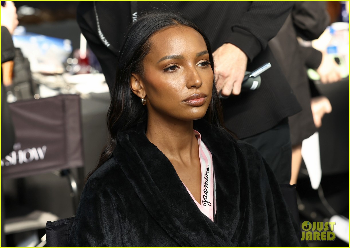 Look Backstage at Victoria's Secret Models Getting Ready for the