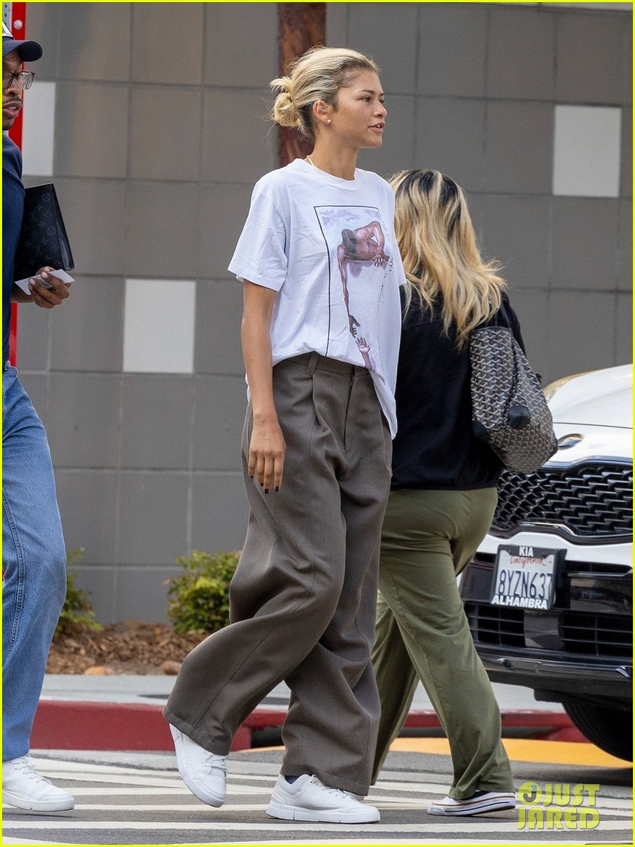 Zendaya Exudes Effortlessly Cool Vibes in Los Angeles As Boyfriend Tom