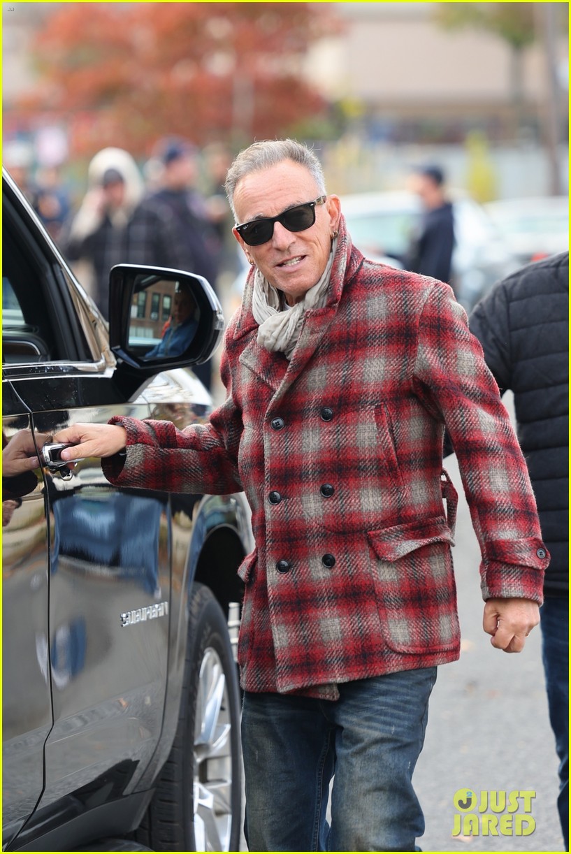 Bruce Springsteen Visits Jeremy Allen White on 'Deliver Me From Nowhere