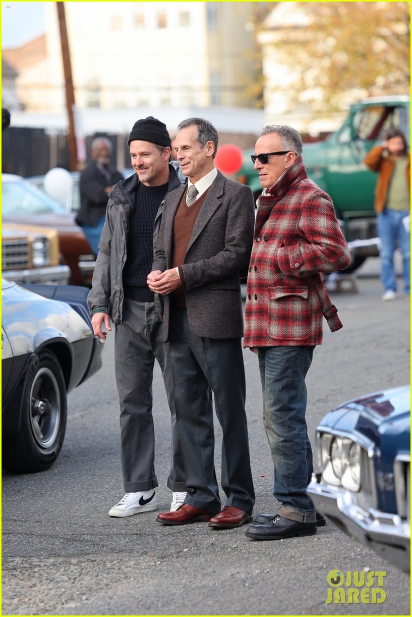 Bruce Springsteen Visits Jeremy Allen White on 