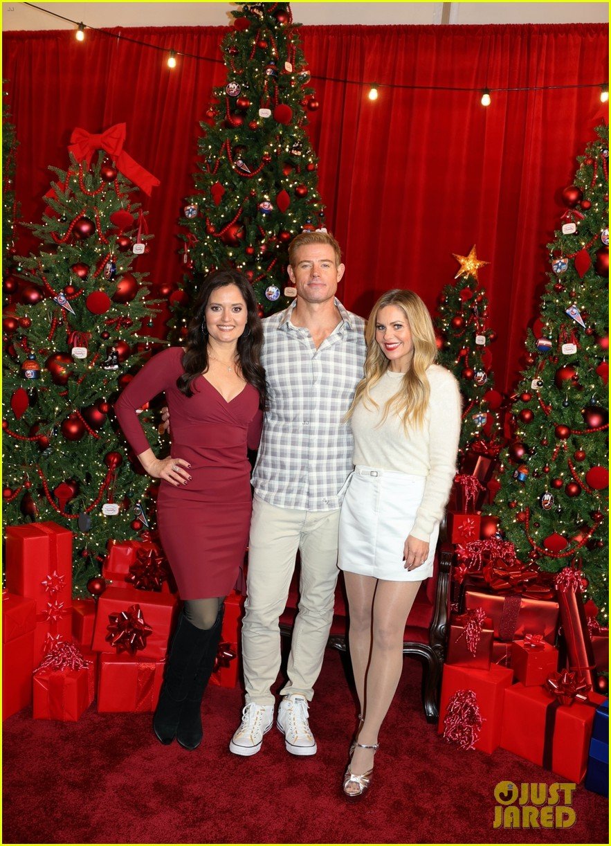 Who is Candace Cameron Bure, who called the Olympics opening ceremony  'disgusting'? The actress starred in Full House alongside Mary-Kate and  Ashley Olsen, and is married to an Olympian | South China, image size:883x1222